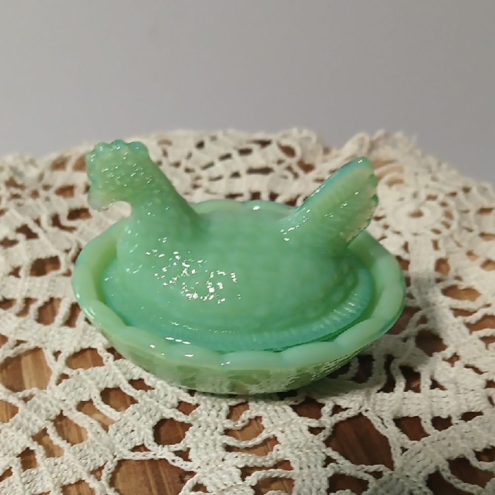 Vintage Style Green Jadeite Mini Glass Hen On Nest Salt Cellar Dish